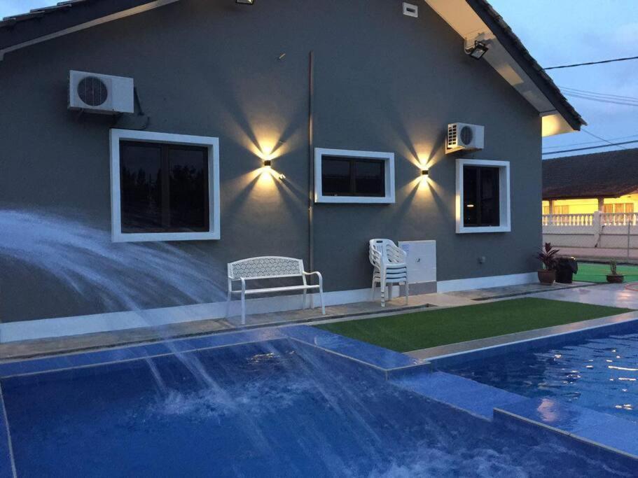 Melaka Beach Villa Kelebang Besar Ngoại thất bức ảnh