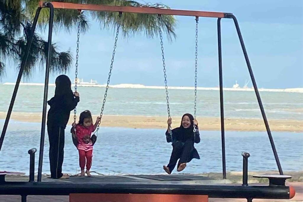 Melaka Beach Villa Kelebang Besar Ngoại thất bức ảnh