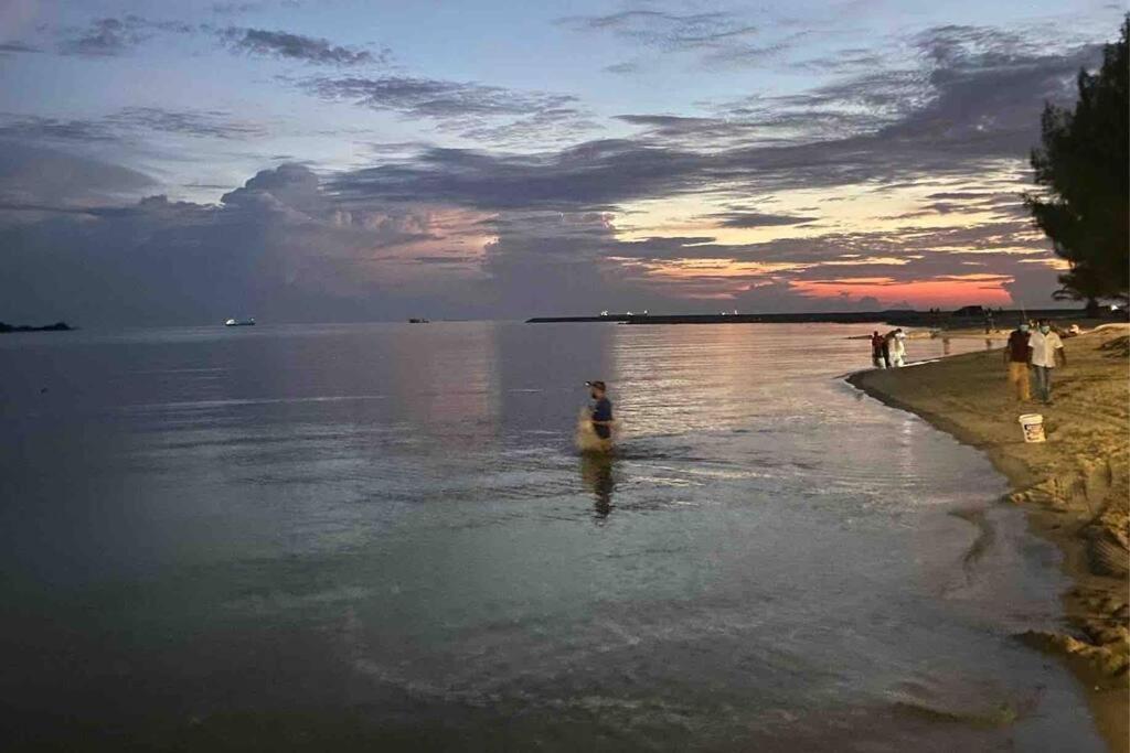 Melaka Beach Villa Kelebang Besar Ngoại thất bức ảnh
