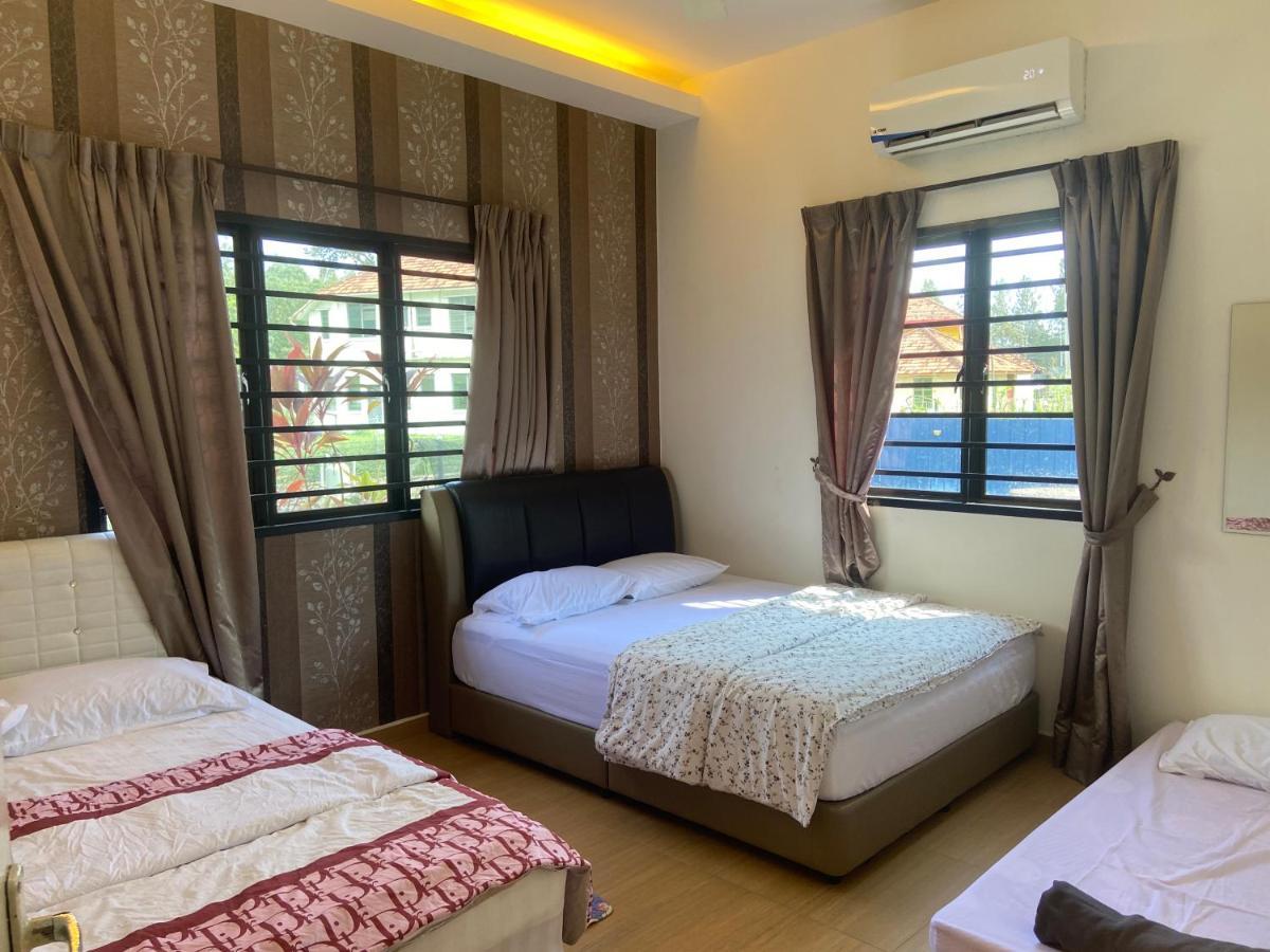 Melaka Beach Villa Kelebang Besar Ngoại thất bức ảnh